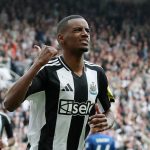 Isak transfer update — Newcastle striker training alone, not available for Premier League opener