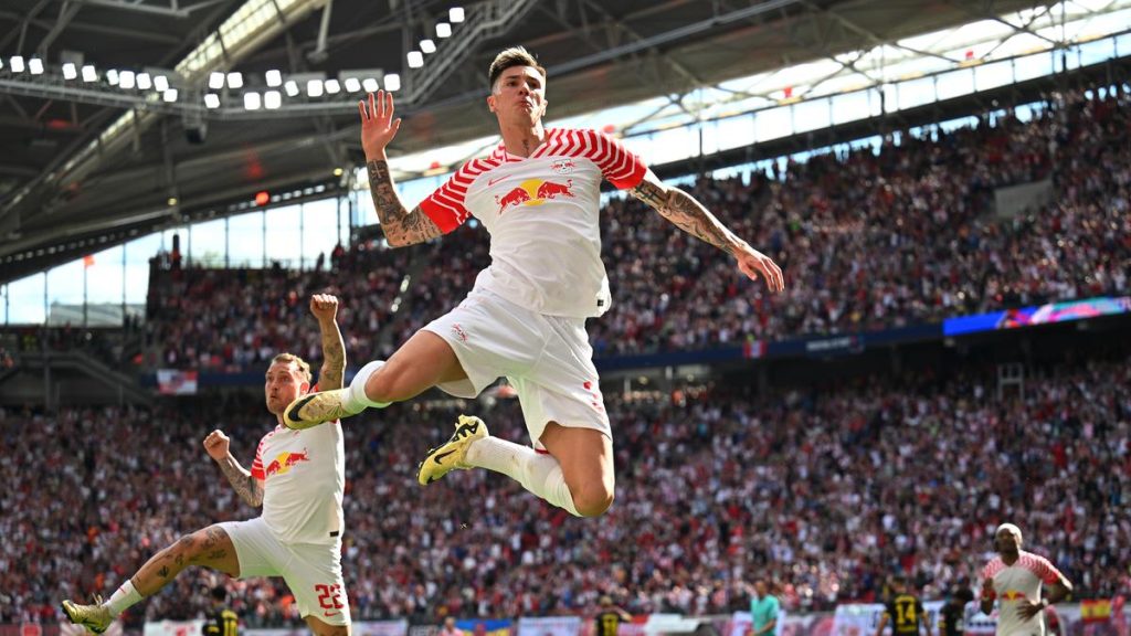 Who is Benjamin Sesko, striker being chased by Man United and Newcastle?