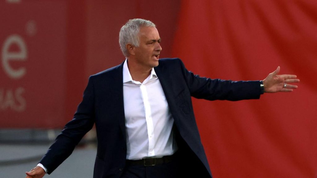 Jose Mourinho celebrates Benfica return with convincing 3-0 win against AVS