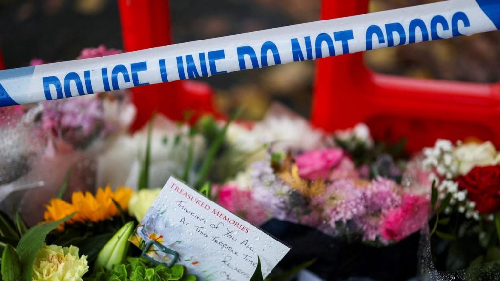 Manchester United players wear black armbands as tribute to synagogue attack victims