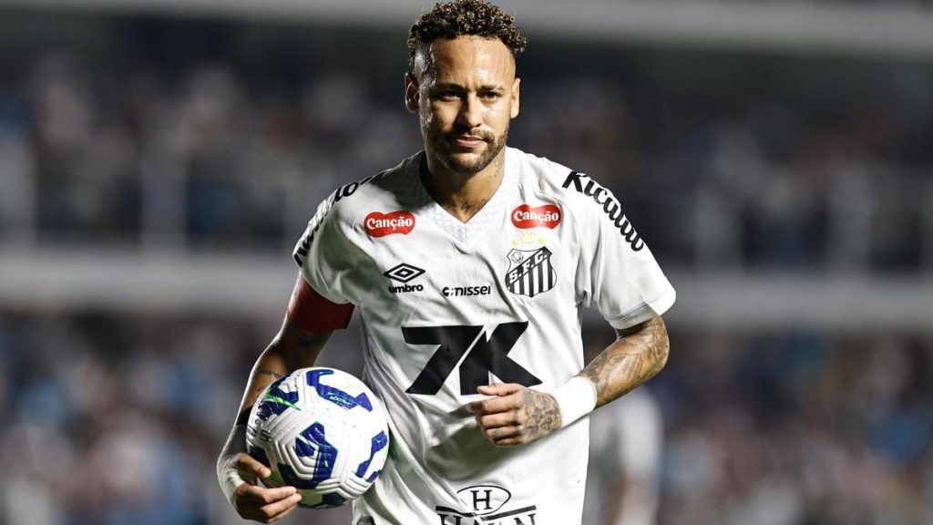 WATCH: Neymar starts despite injury, scores and assists to help Santos claw out of relegation zone