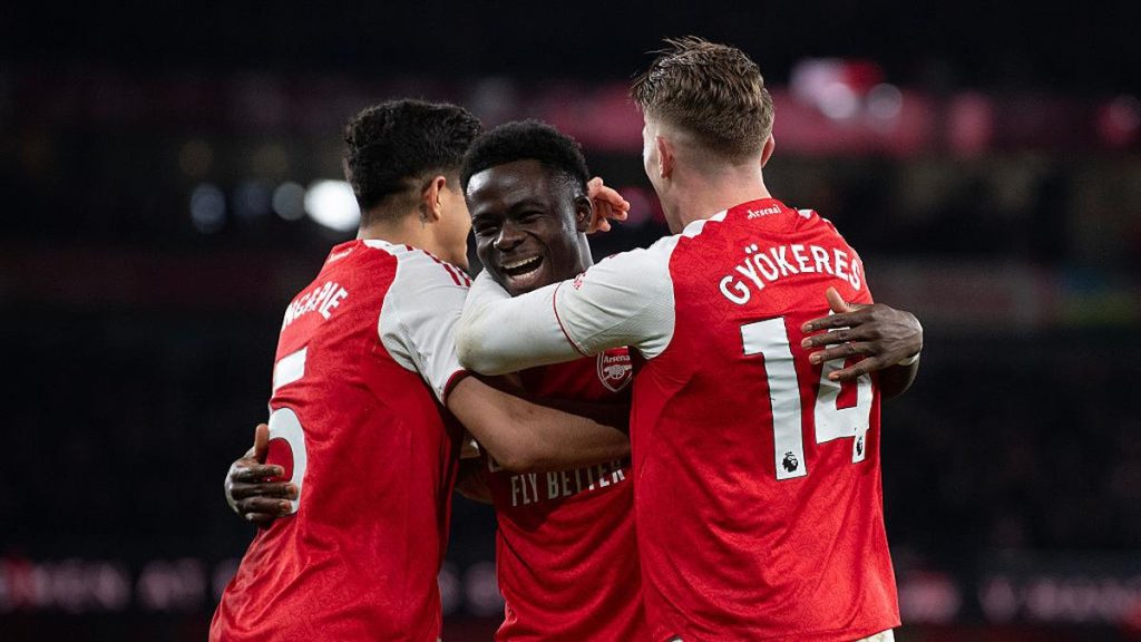 Which team leads Premier League 2025-26 standings at halfway stage? Check full points table