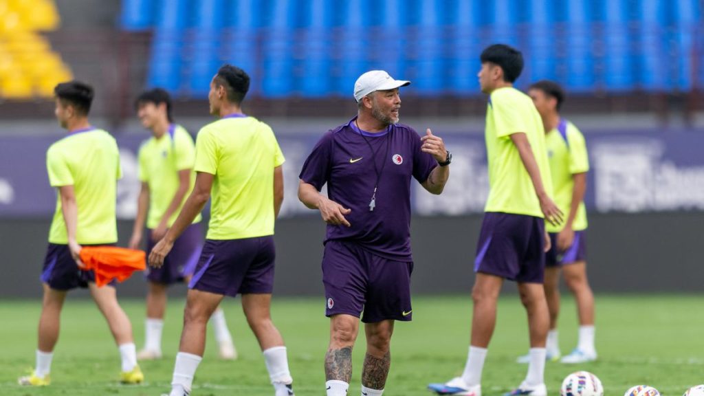 Trial by Fire for interim coach Roberto Losada as Hong Kong takes on India in AFC Asian Cup 2027 qualifier
