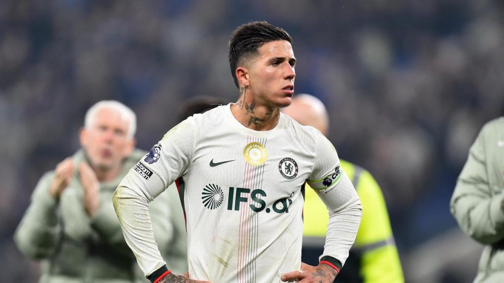 Chelsea drops Fernandez for two games for comments on his future