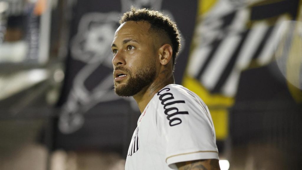 Neymar leaves field with hands on ears after Brazil star is booed during Santos vs Fluminense
